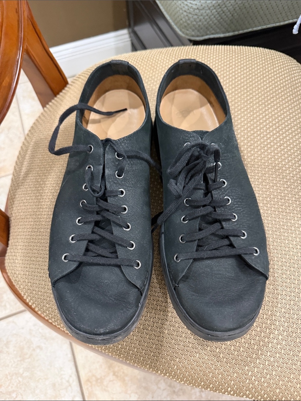 UGG Men's Black Low-Top Lace-Up Sneakers